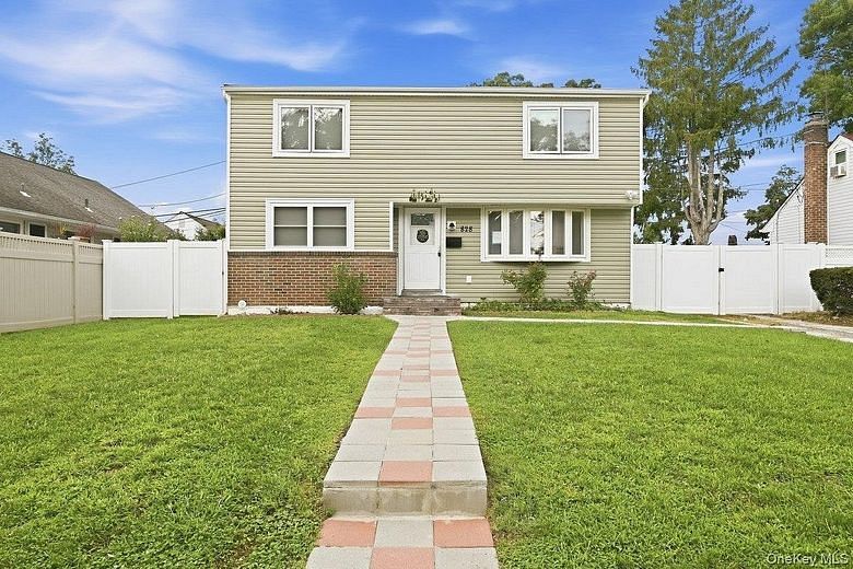 828 Bruce Drive