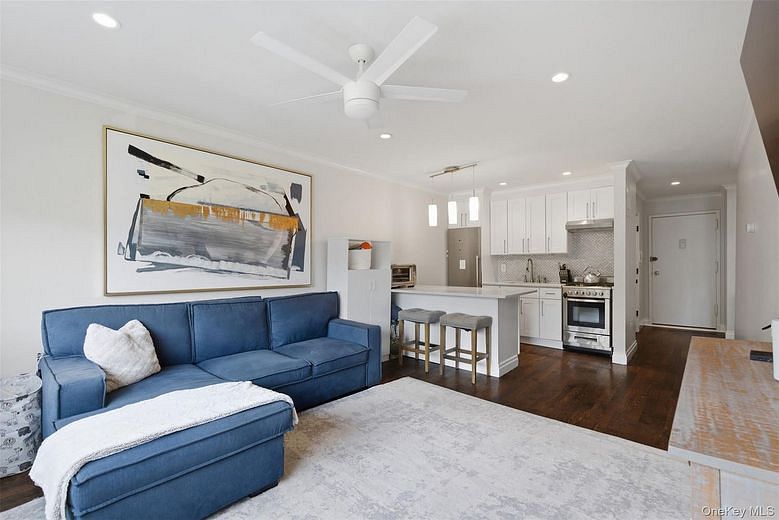 828 Pelhamdale Avenue #3j