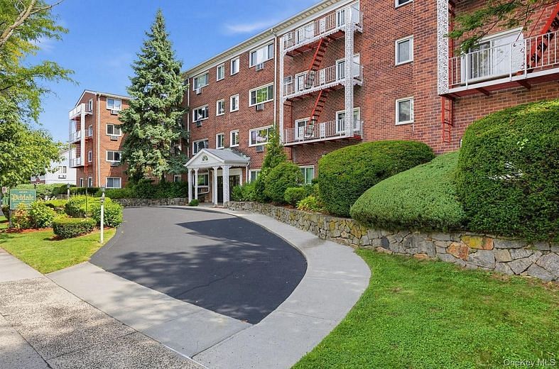 828 Pelhamdale Avenue #4L