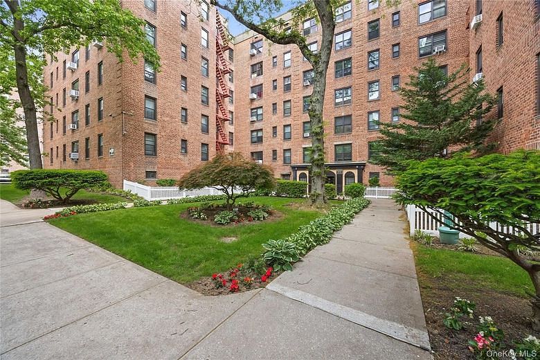 83-20 98 Street #4E