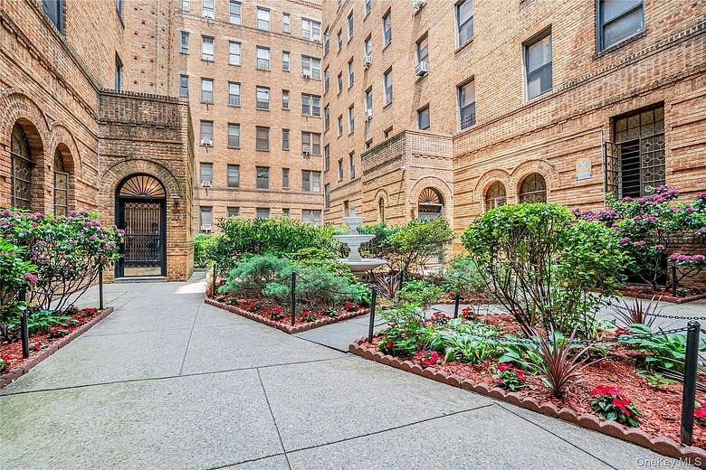 83-44 LEFFERTS Boulevard S #4 R