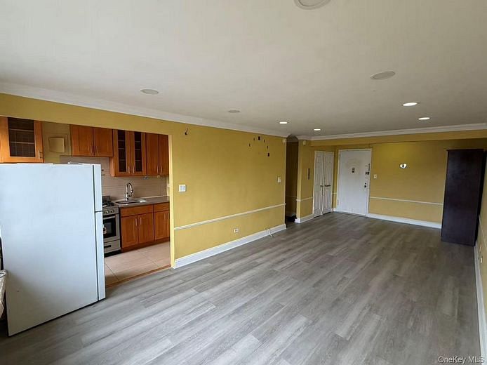 83-45 Vietor Ave #5D