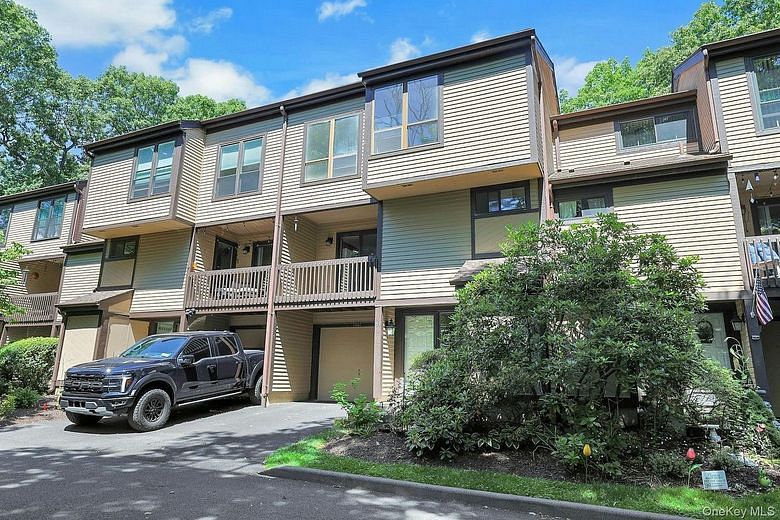 83 Deerfield Lane