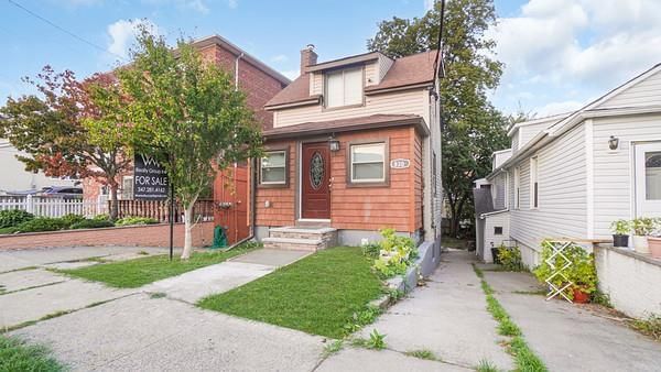 830 Hollywood Avenue