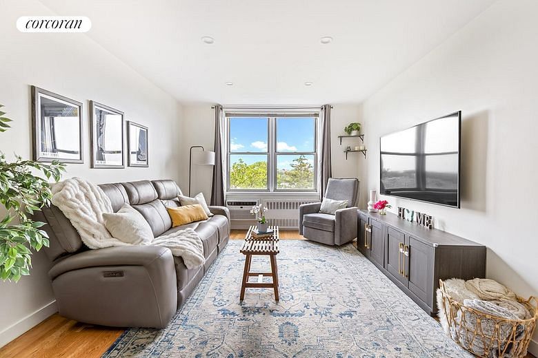 8301 Ridge Boulevard #5D