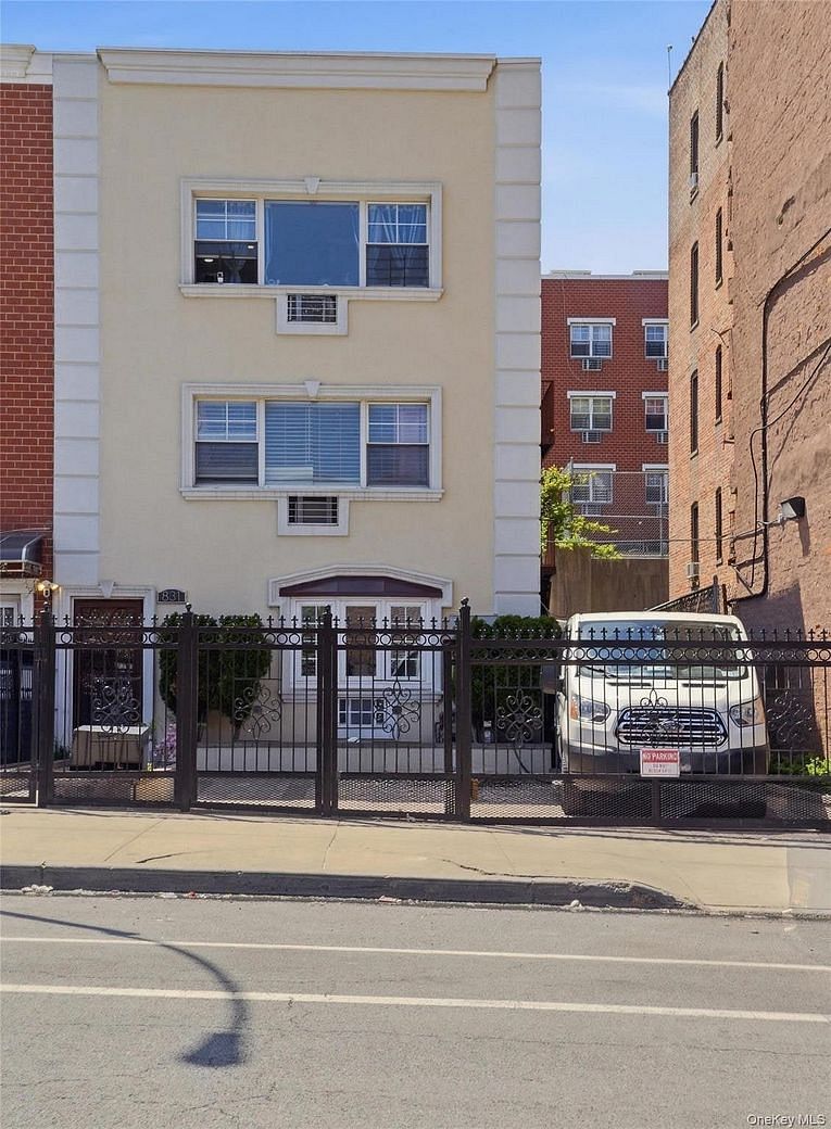 831 Longfellow Avenue
