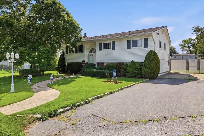 835 7th Street
