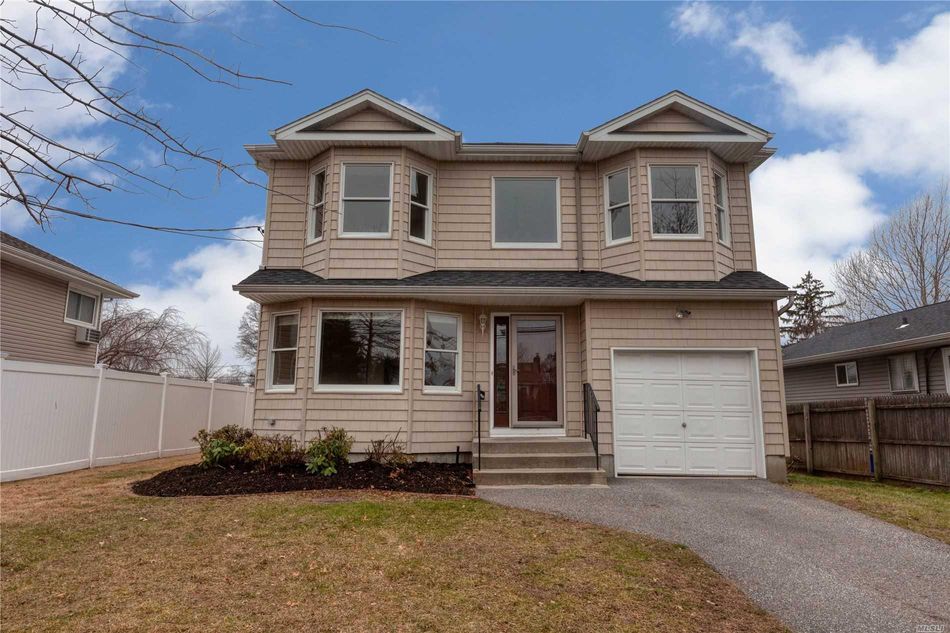 Image 1 of 20 for 130 W 7th Street in Long Island, Deer Park, NY, 11729