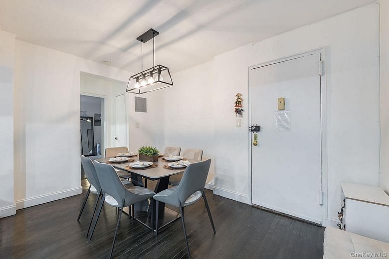 84-01 Main Street #527