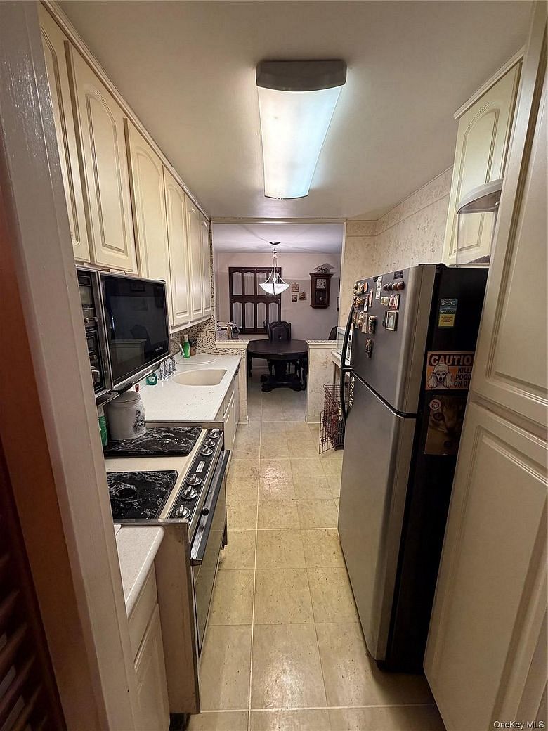 84-29 153 Avenue #4N