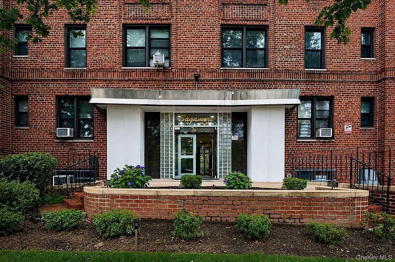 84-31 Van Wyck Expressway #2B