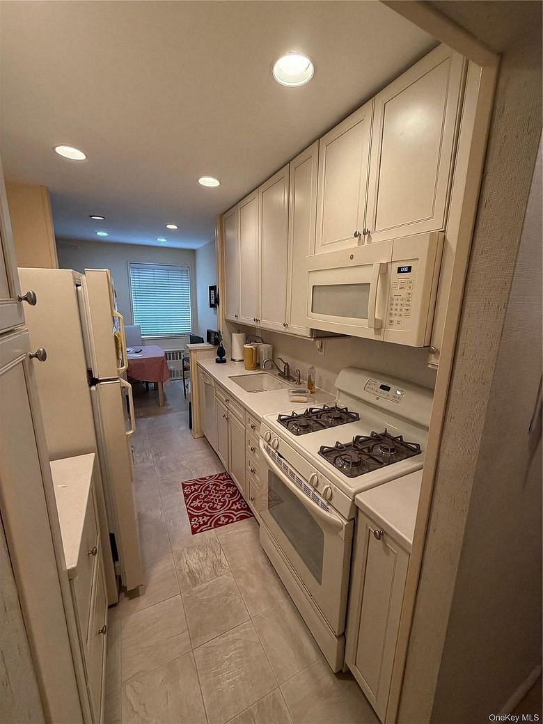 84-39 153 Ave Avenue #4L