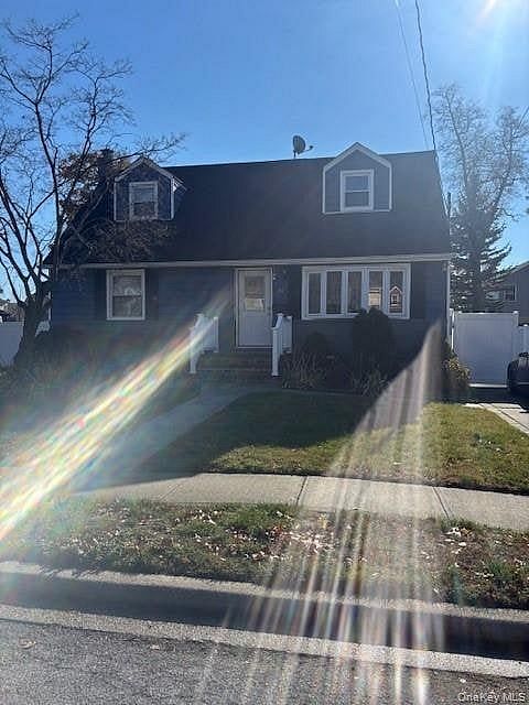 84 E Greenwich Avenue