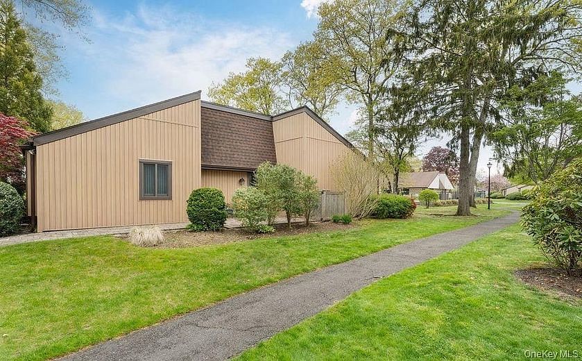 84 Strathmore Gate Drive