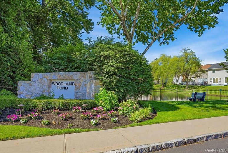 84 Woodlake Drive W
