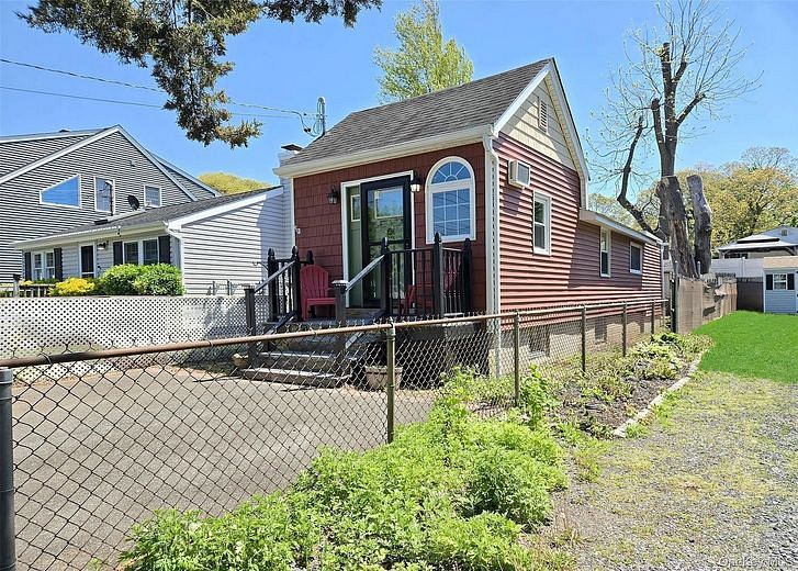 84 Wyona Avenue