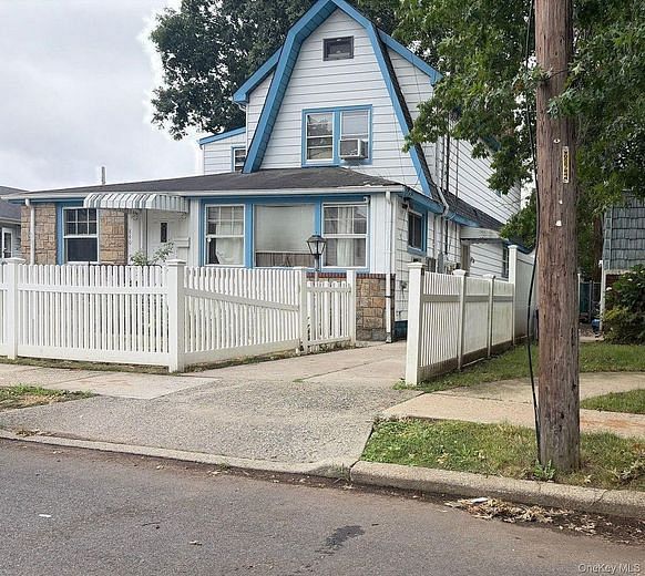 840 Kings Parkway