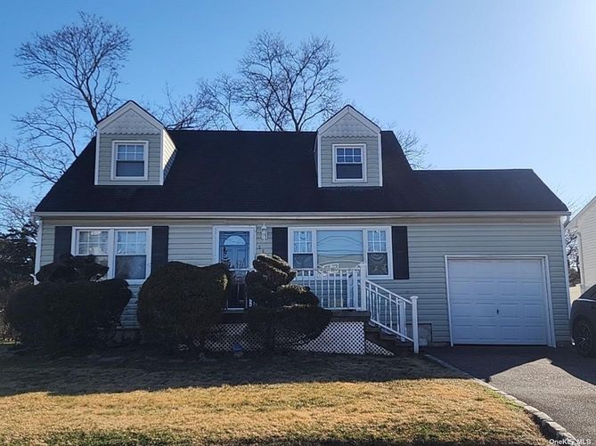Image 1 of 4 for 842 Brook Street in Long Island, West Babylon, NY, 11704