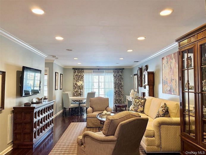 843 Madeira Boulevard