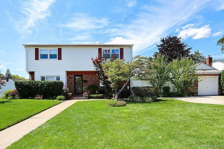 844 Hemlock Street