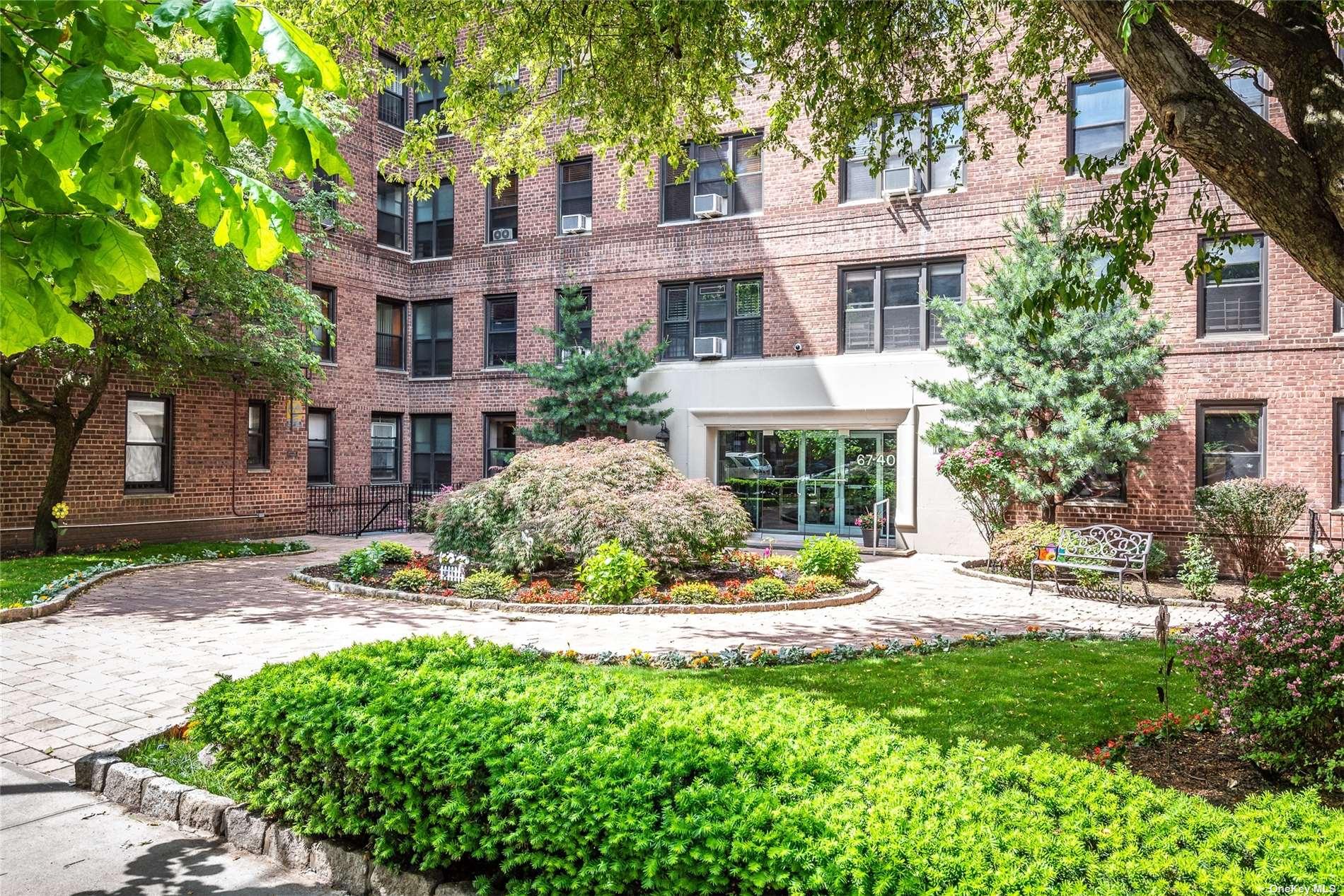 67-40 Yellowstone  Blvd #3R in Queens, Forest Hills, NY 11375