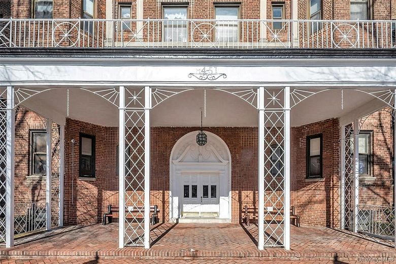 8451 Beverly Road #1A 10 1U 2