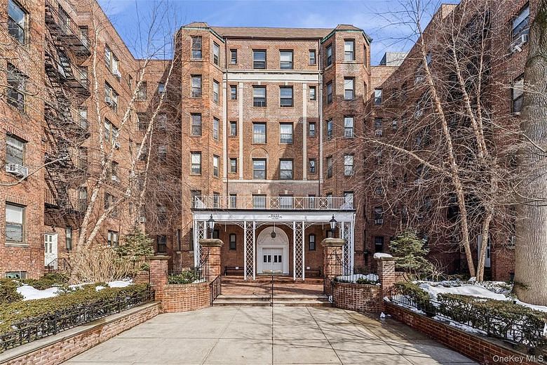 8451 Beverly Road #6R