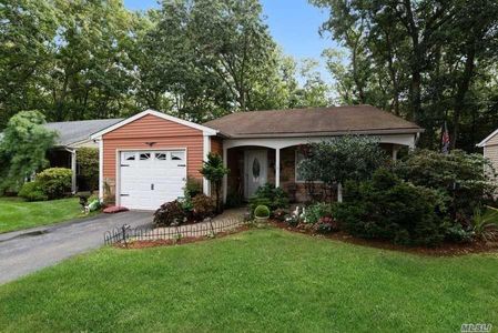 Image 1 of 17 for 221 Beaumont Court in Long Island, Ridge, NY, 11961