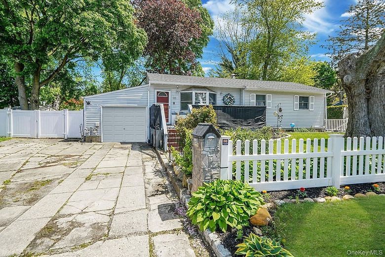 85 Applegate Drive
