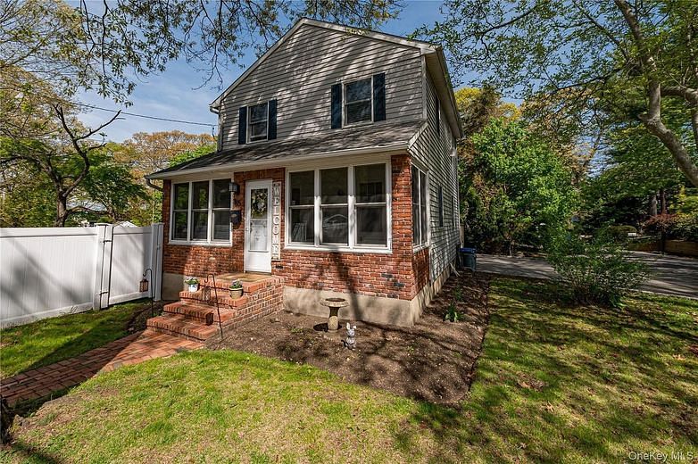 85 E 23rd Street