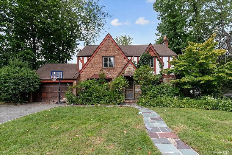85 Oxford Boulevard