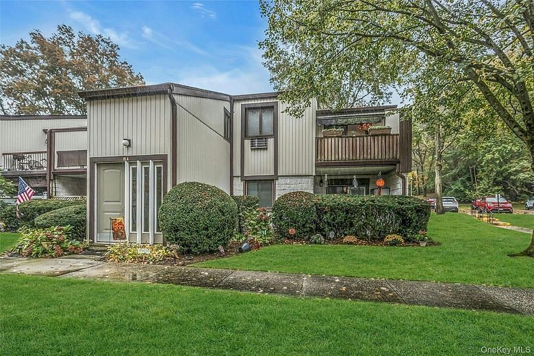 85 Richmond Boulevard #4A