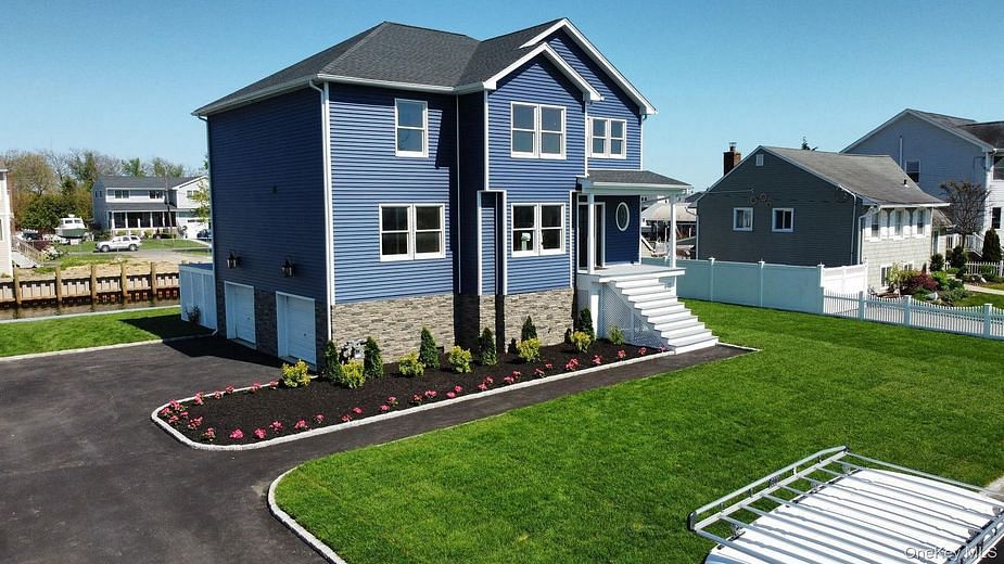 851 W Bay Drive