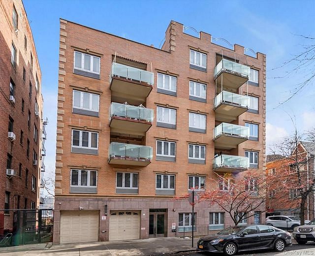 8510 elmhurst Avenue #5A