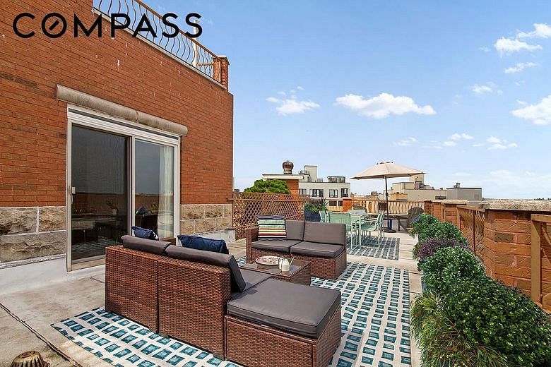 852 East 7th Street #7D