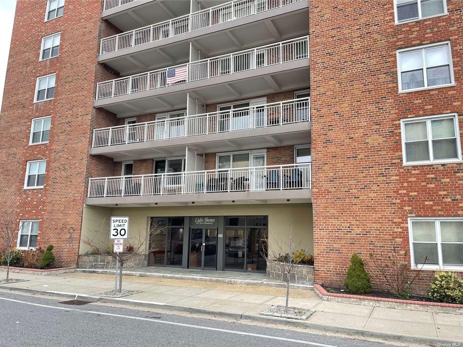Image 1 of 14 for 855 E Broadway #1G in Long Island, Long Beach, NY, 11561