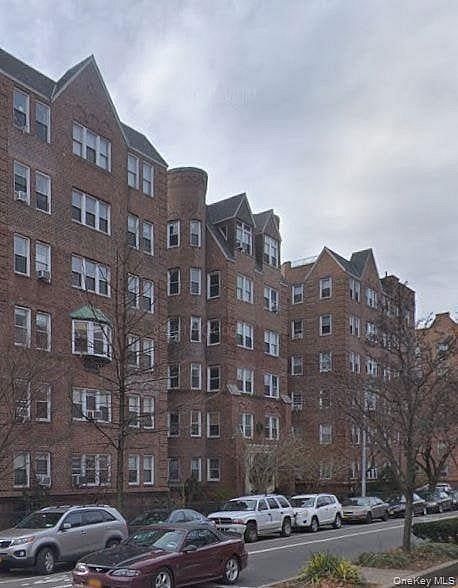 86-10 34 Avenue #114