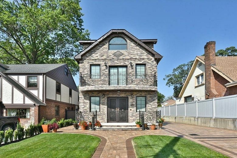 86-22 Somerset Street