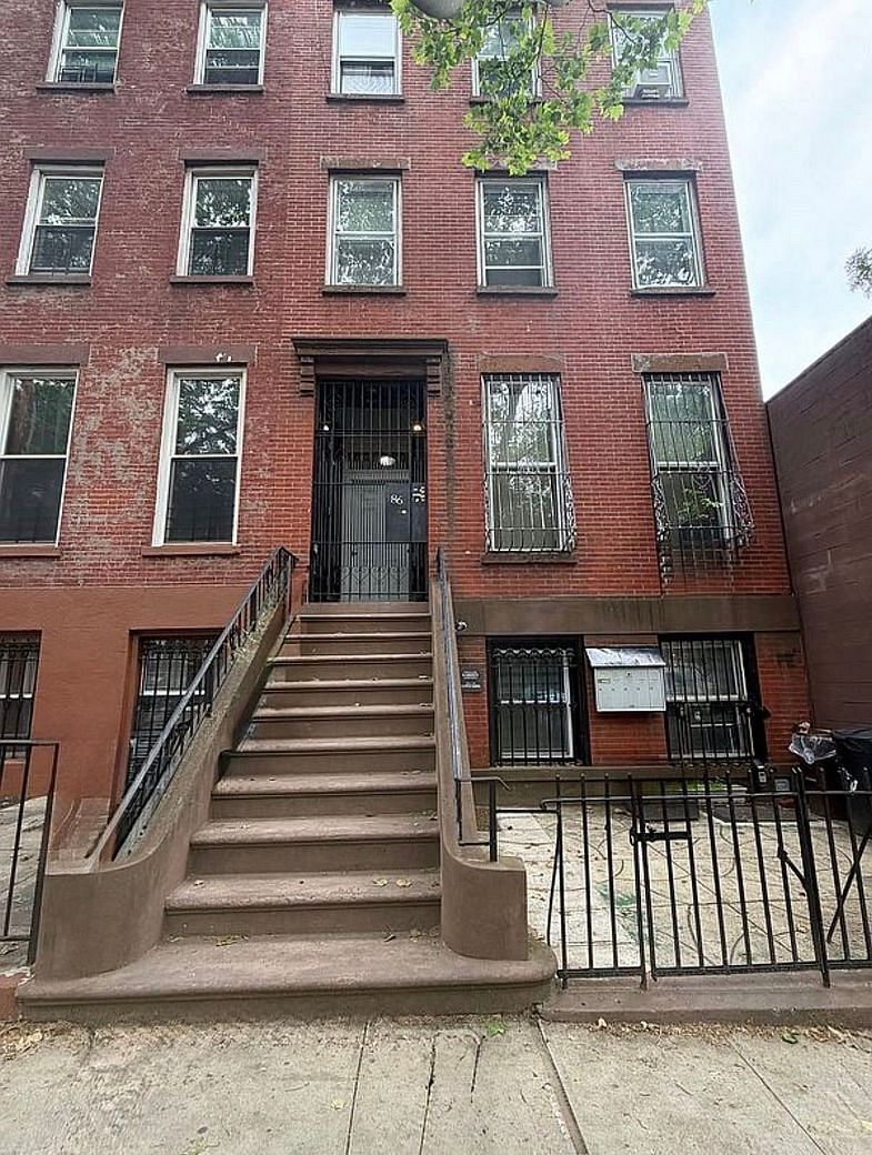 86 Waverly Avenue