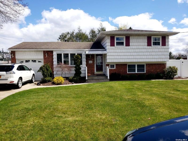 Image 1 of 17 for 195 W 24th Street in Long Island, Deer Park, NY, 11729