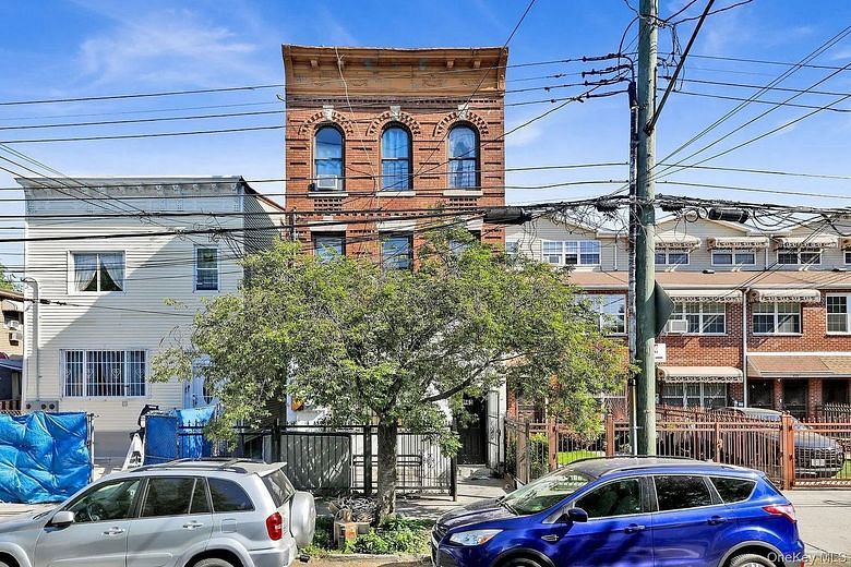 863 Dumont Avenue