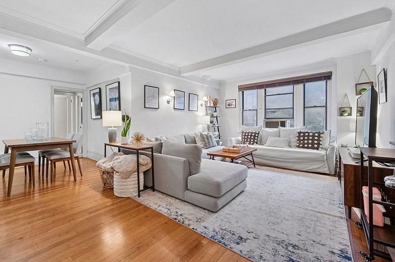 865 United Nations Plaza #6E