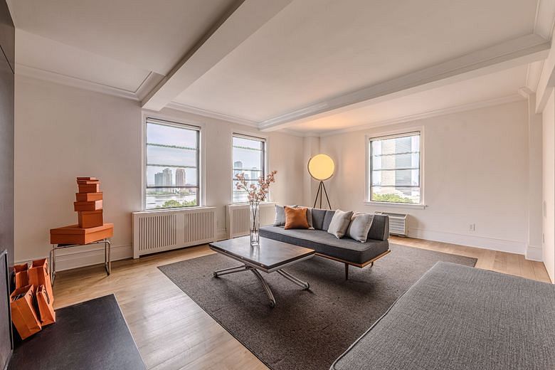 865 United Nations Plaza #14A