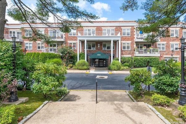 Image 1 of 18 for 1534 Broadway #103 in Long Island, Hewlett, NY, 11557