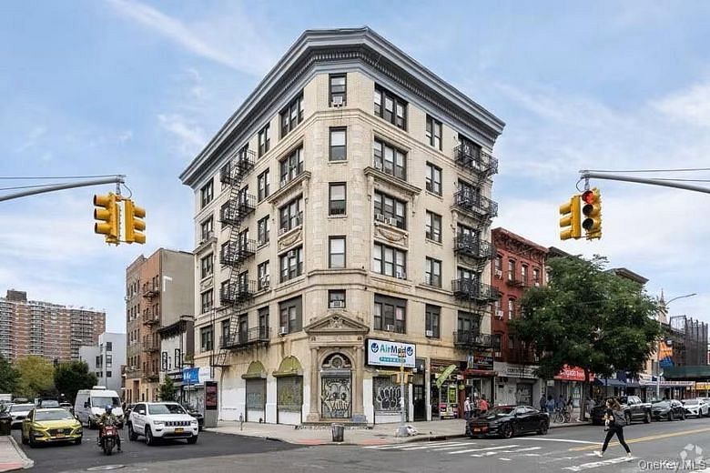 87 Graham Avenue
