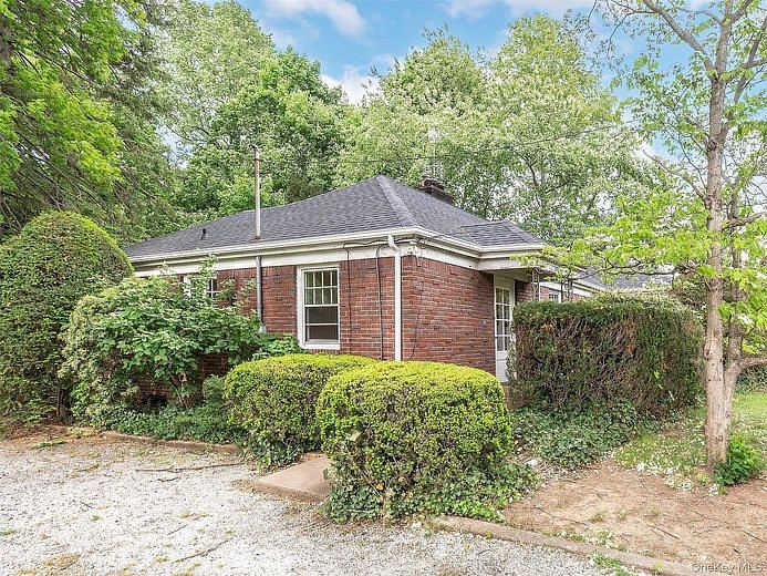87 Robinson Avenue