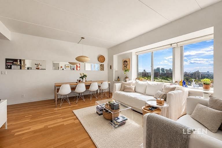 87 Smith Street #9D