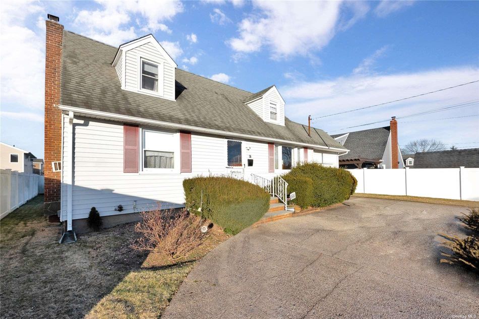 Image 1 of 28 for 87 Woodward Parkway in Long Island, Farmingdale, NY, 11735