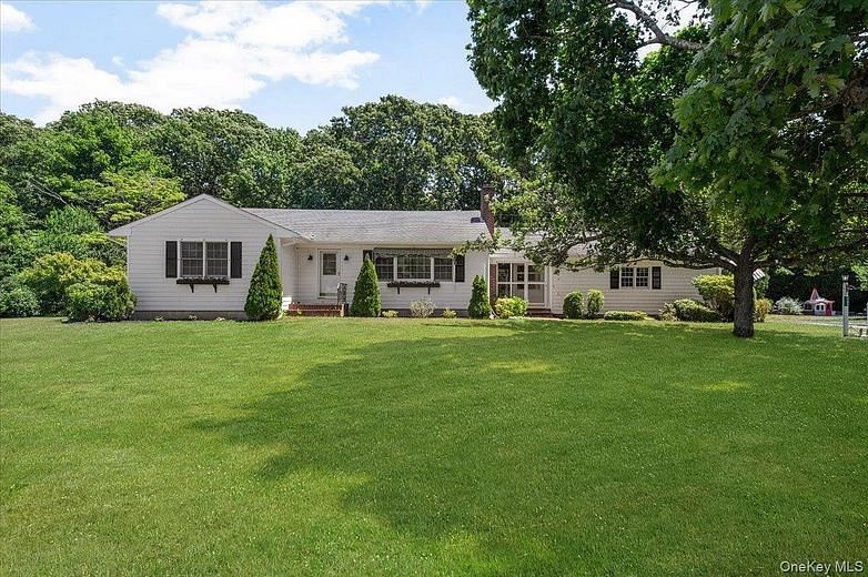 870 Crittens Lane