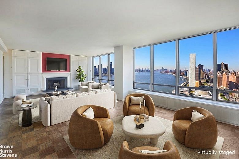 870 Nations Plaza #31/32F